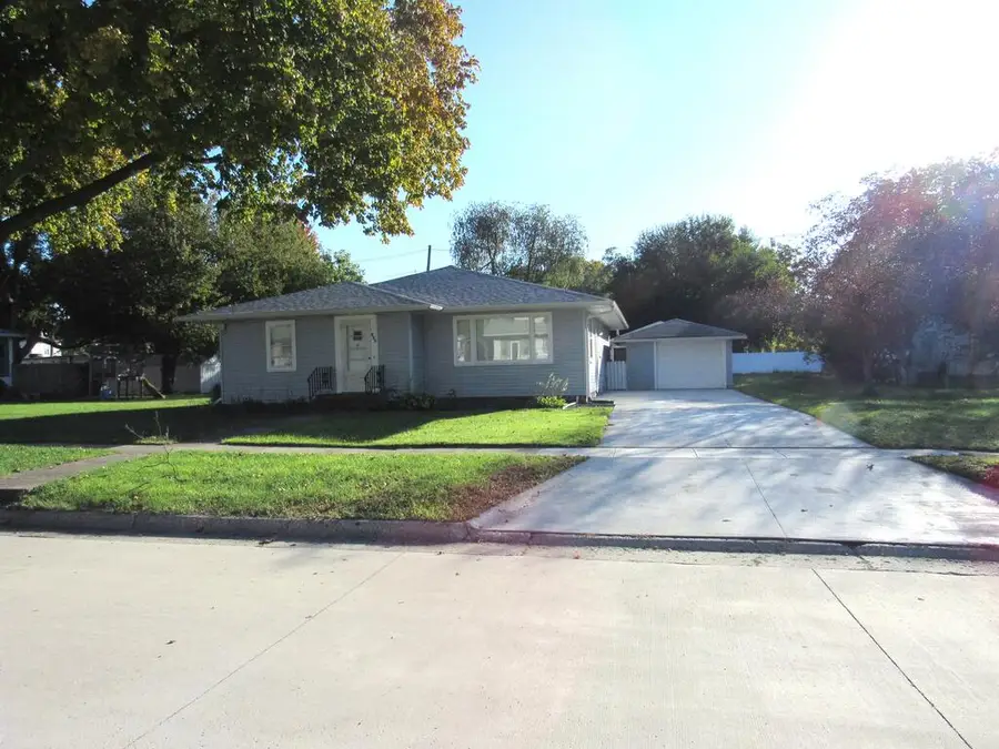 306 1st St Nw, Dayton, IA 50530 - #2