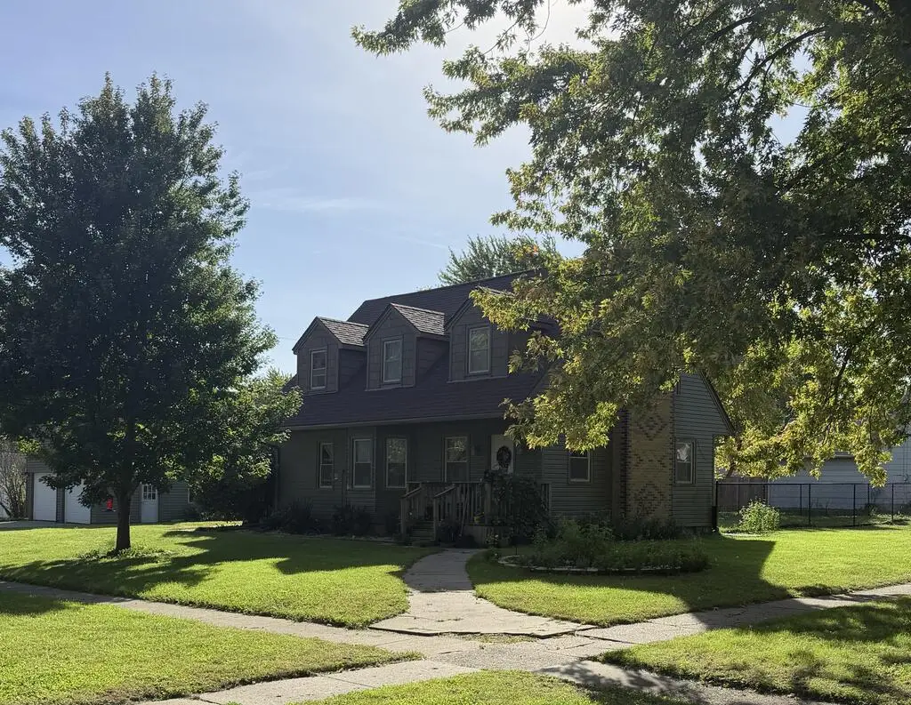 705 Richmond St, Rockwell City, IA 50579 - #1