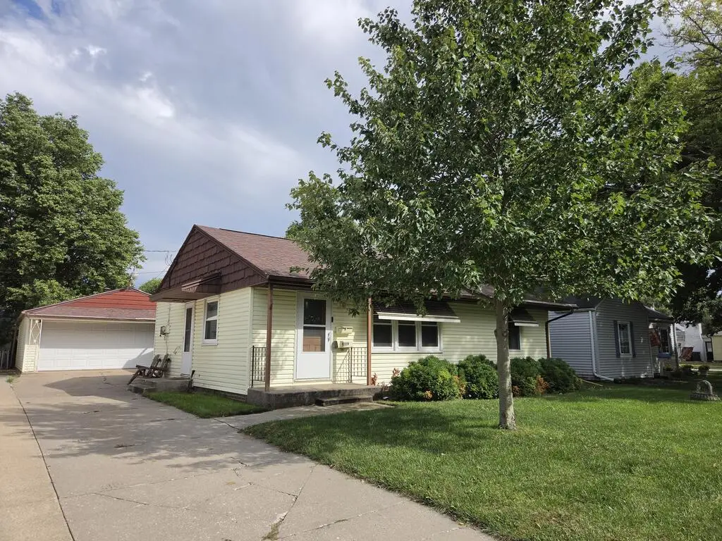 1009 No. 3rd St., Fort Dodge, IA 50501 - #1