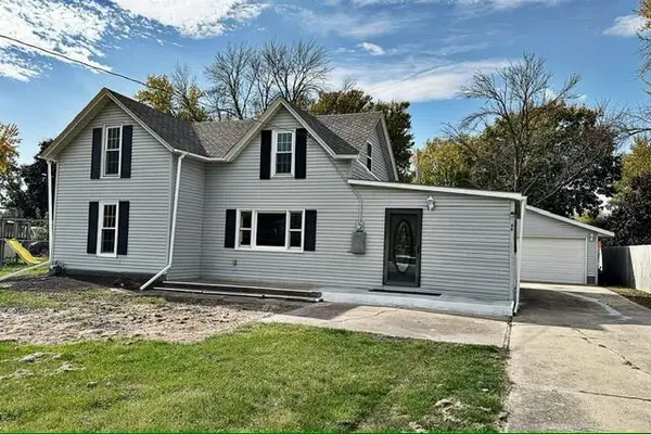 66 4th St Ne, Badger, IA 50516