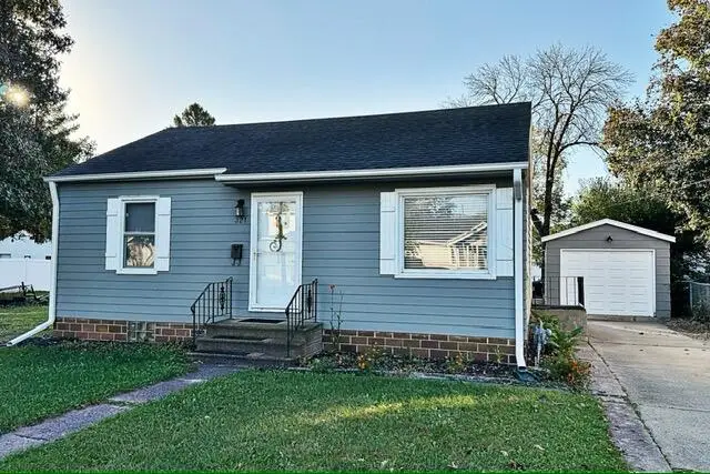 321 8th Ave N, Fort Dodge, IA 50501 - #1