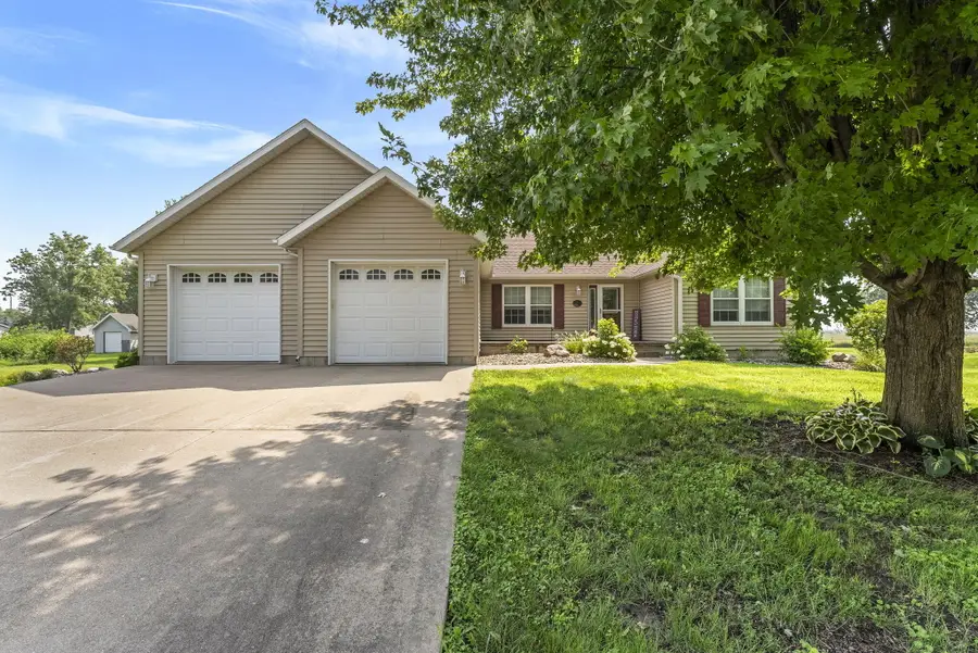 920 S 4th St, Wapello, IA 52653 - #2