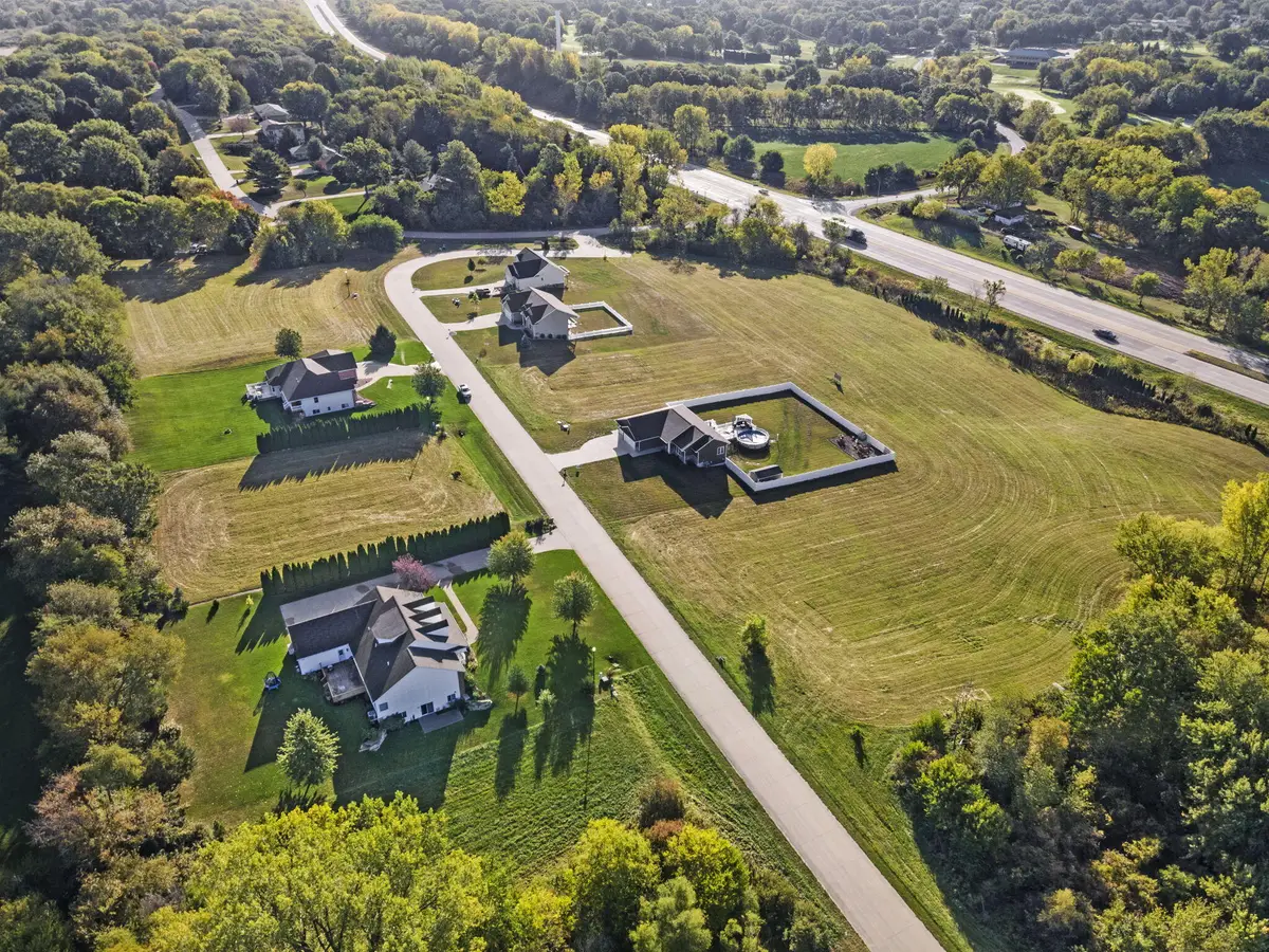 2618 Anna Elizabeth Ln, Muscatine, IA 52761 - #1