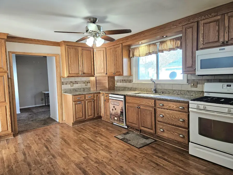 313 E 3rd St, Wilton, IA 52778 - #3