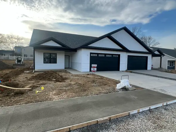 2100 Clarabeck Ln, Muscatine, IA 52761