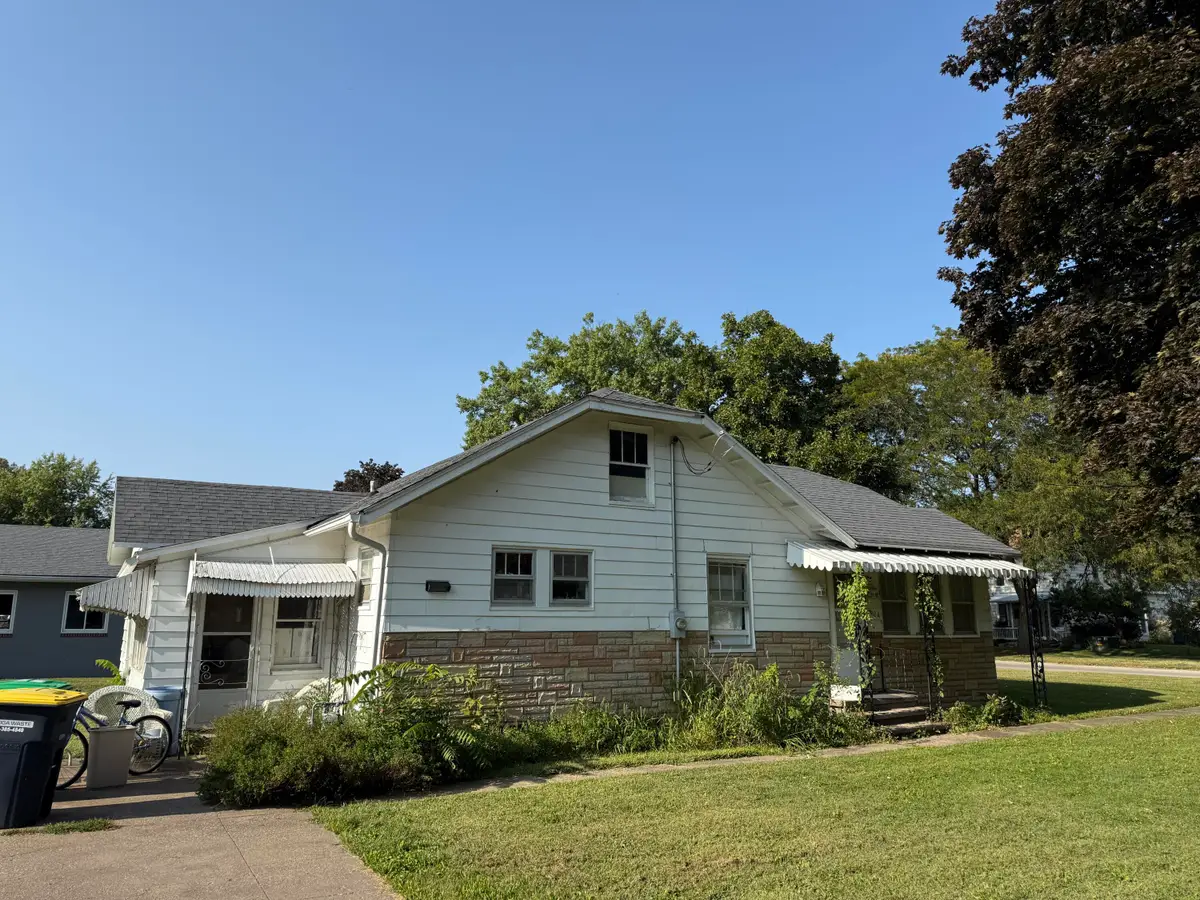 404 Jefferson St, Wapello, IA 52653 - #1