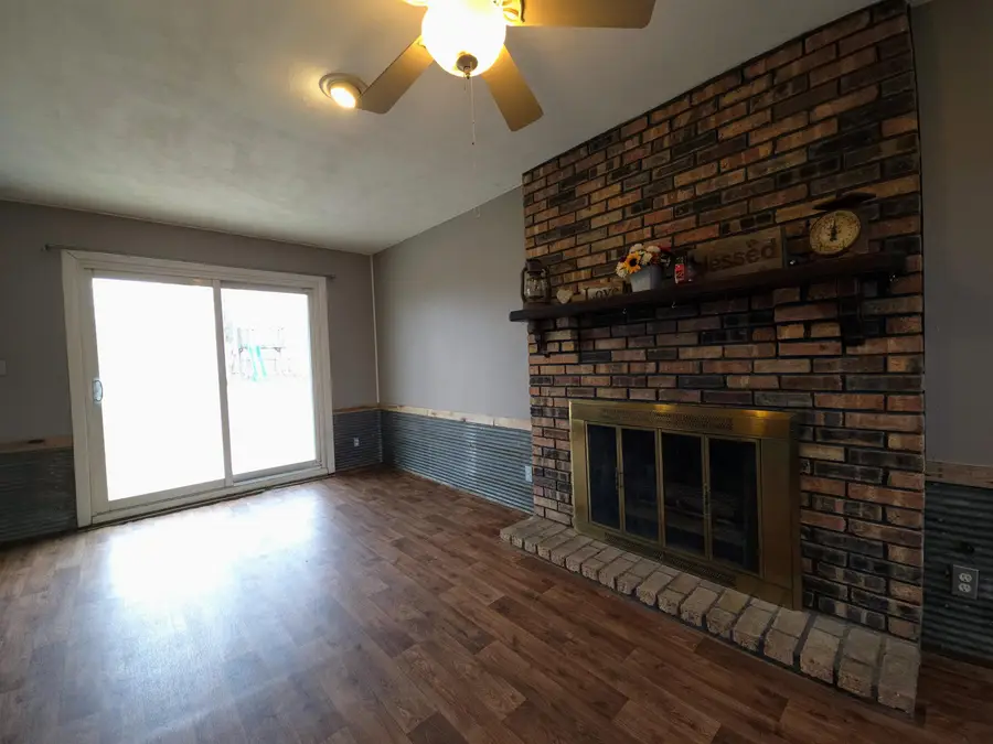 809 Court St, Wilton, IA 52778 - #3