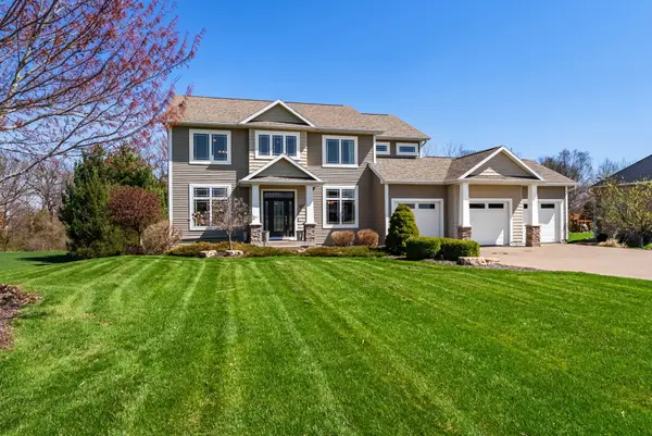 1975 Cranbrook Cross, Muscatine, IA 52761