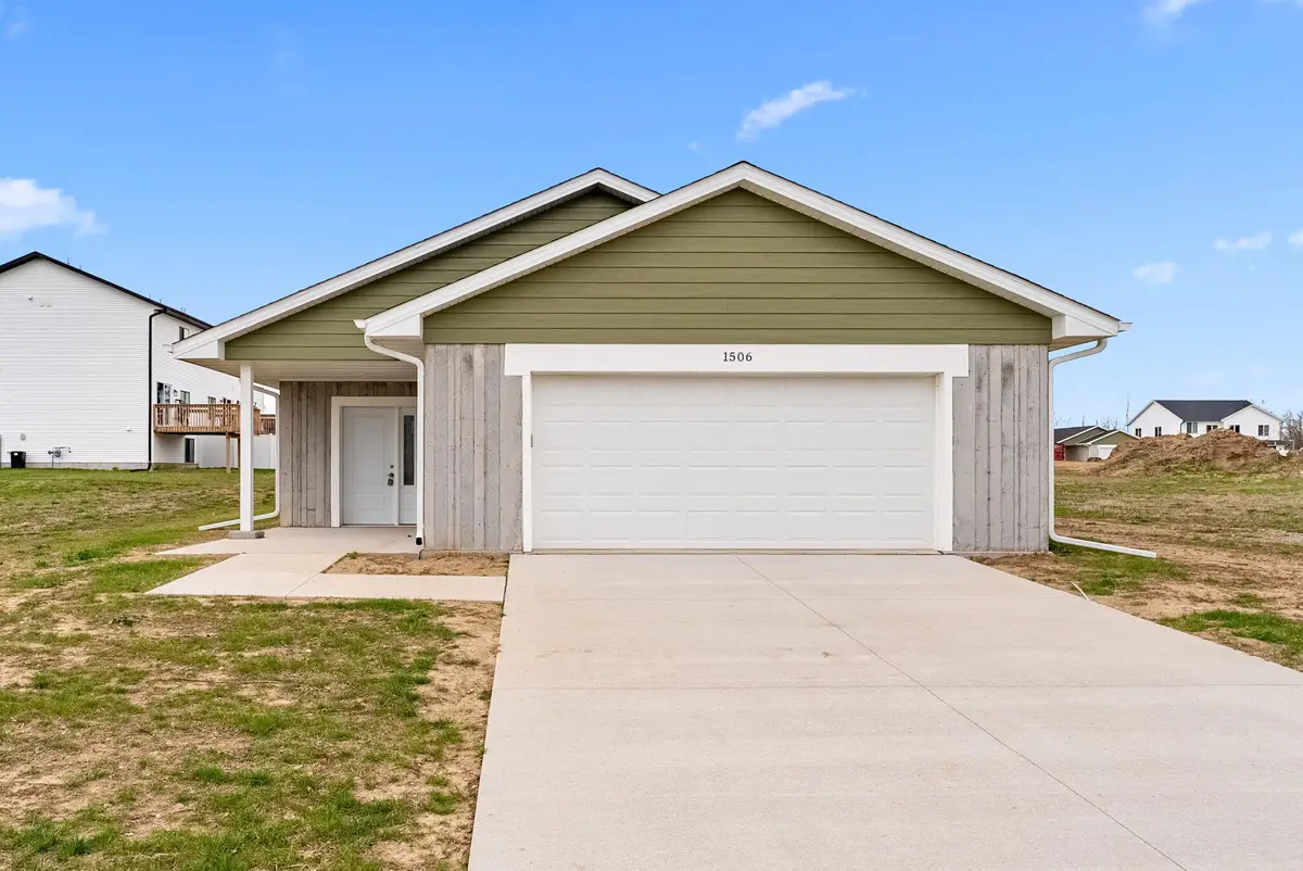 1506 Redwood, Muscatine, IA 52761 - #1