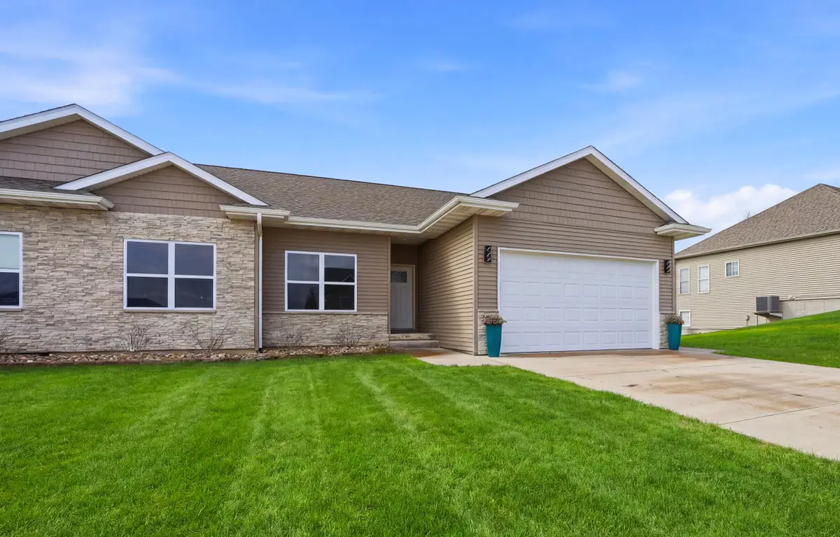 1899 Ashford, Muscatine, IA 52761 - #1
