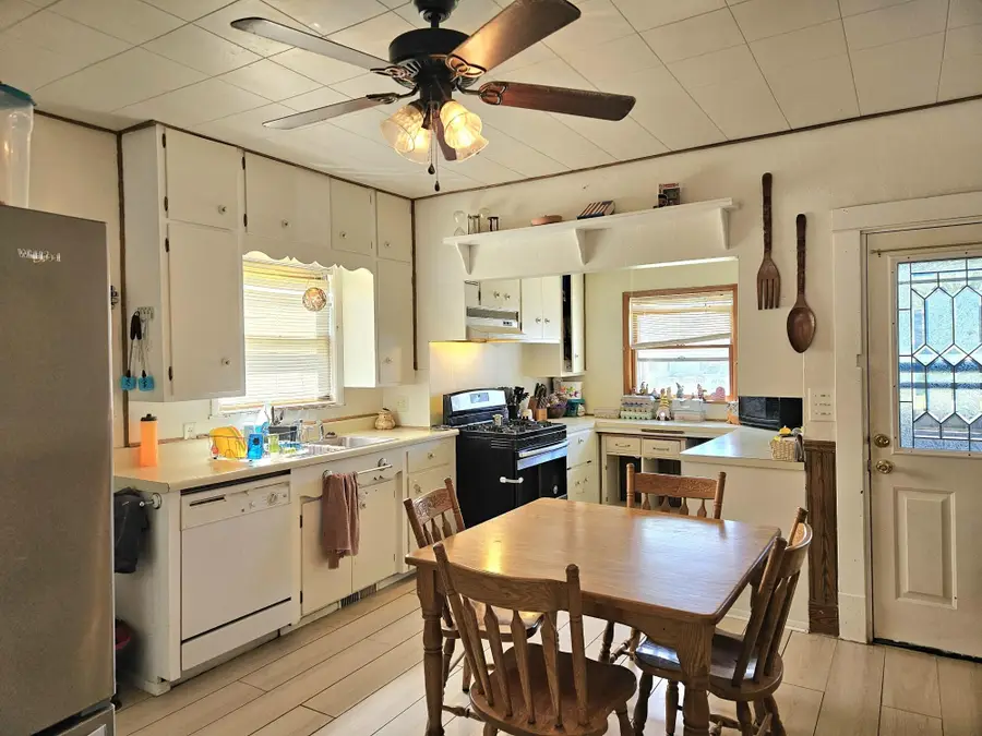 907 7th St, Durant, IA 52747 - #3