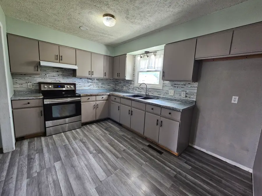 306 Iowa, Wilton, IA 52778 - #3