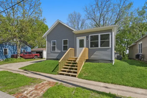 1006 E 7th St, Muscatine, IA 52761