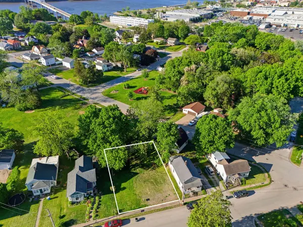 1202 E 4th, Muscatine, IA 52761