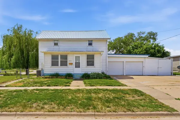 1804 Schiller, Muscatine, IA 52761