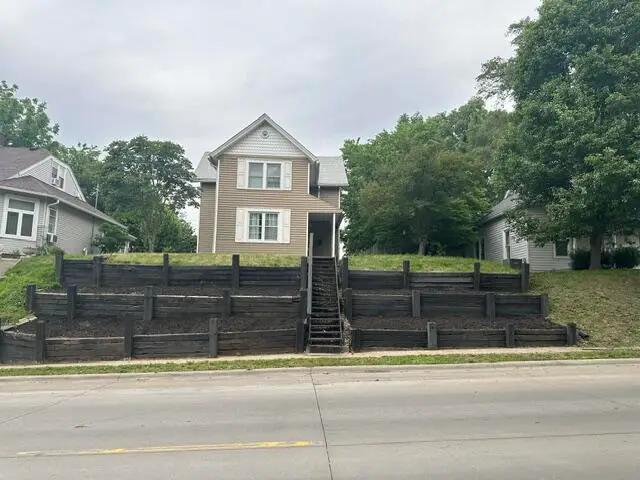 707 W 8th St, Muscatine, IA 52761 - #2