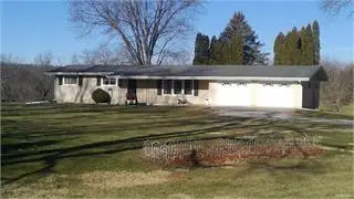 110 Valley Heights, Blue Grass, IA 52726