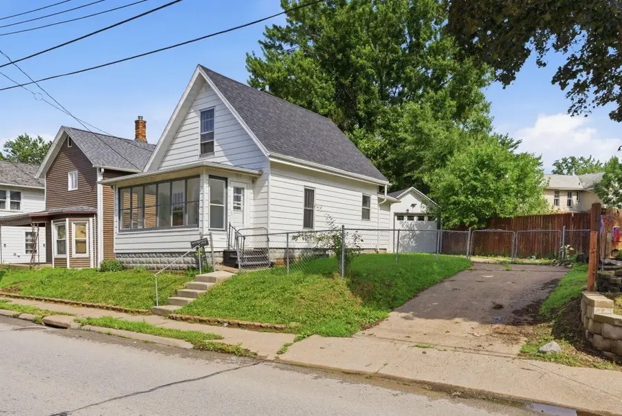 1214 E 2nd, Muscatine, IA 52761 - #3