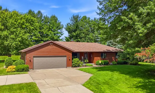 2674 Leah Dr, Muscatine, IA 52761