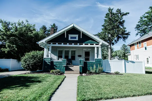 219 Mary Pl, Muscatine, IA 52761