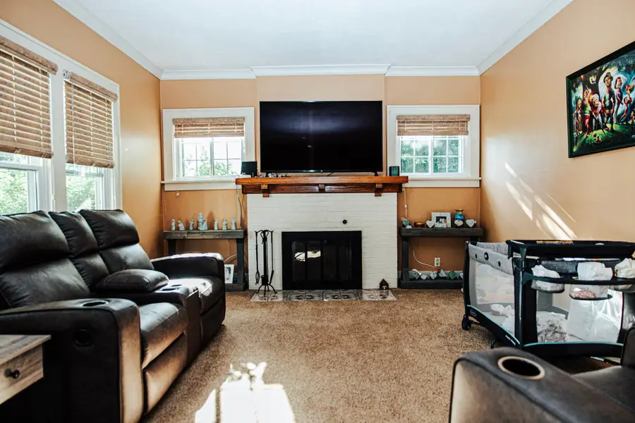 219 Mary Pl, Muscatine, IA 52761 - #2