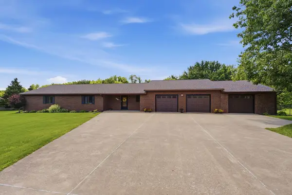 2472 Hummingbird, Muscatine, IA 52761