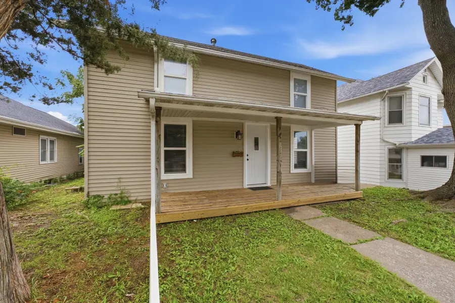 817 Cedar St, Muscatine, IA 52761 - #2