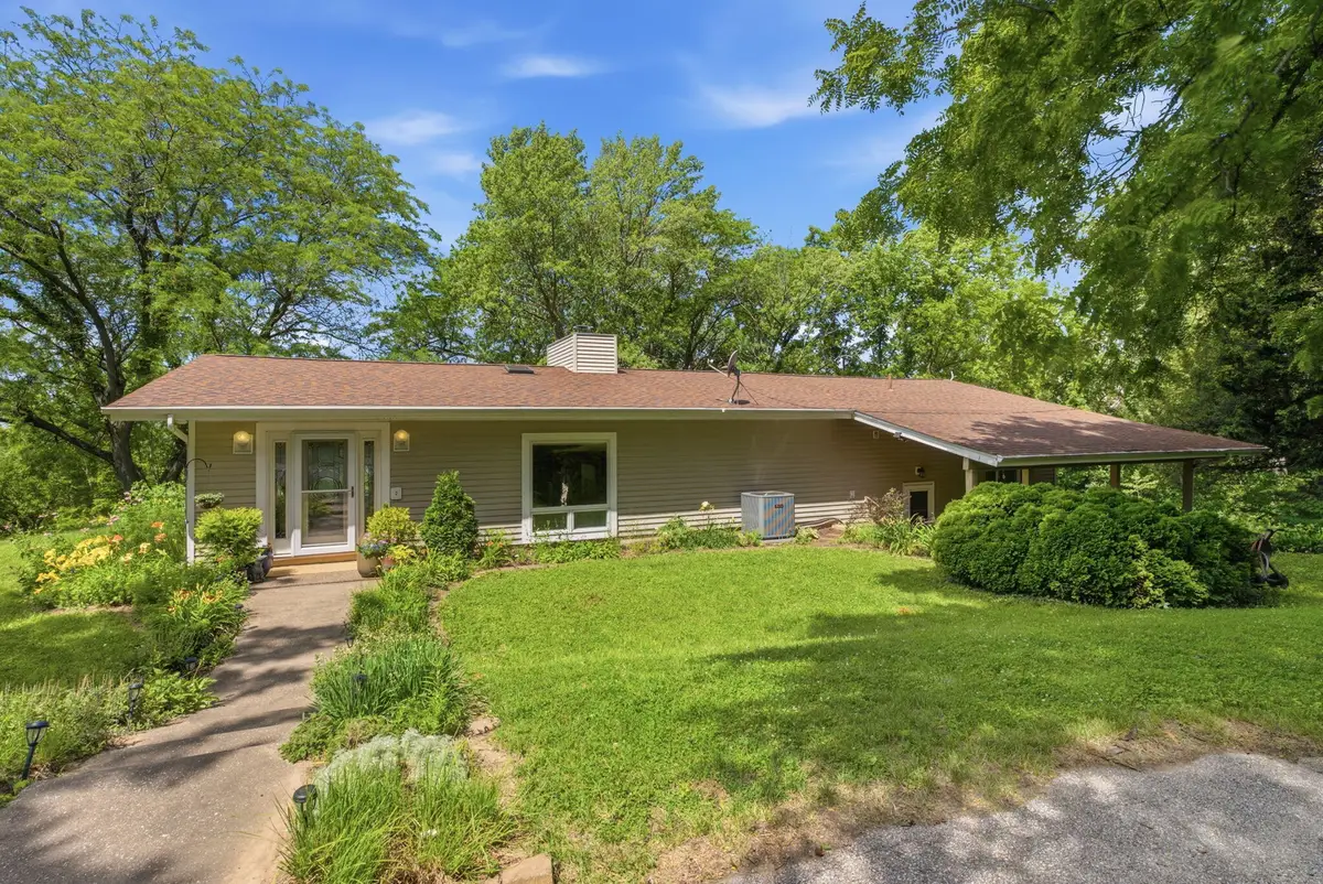 2049 Mississippi View, Muscatine, IA 52761 - #1