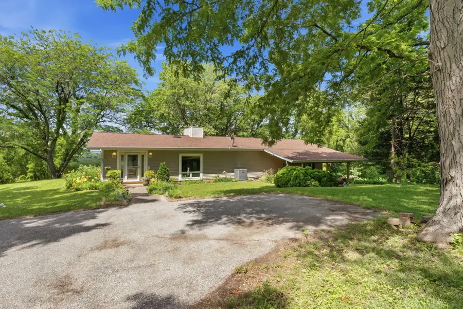 2049 Mississippi View, Muscatine, IA 52761 - #2