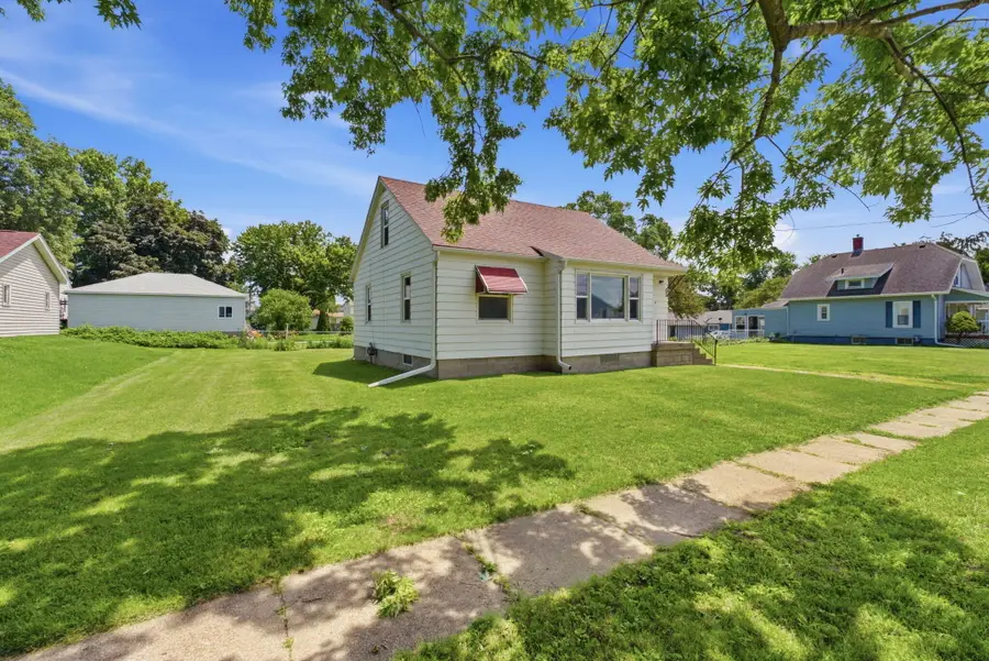 612 Locust St, Wilton, IA 52778 - #2