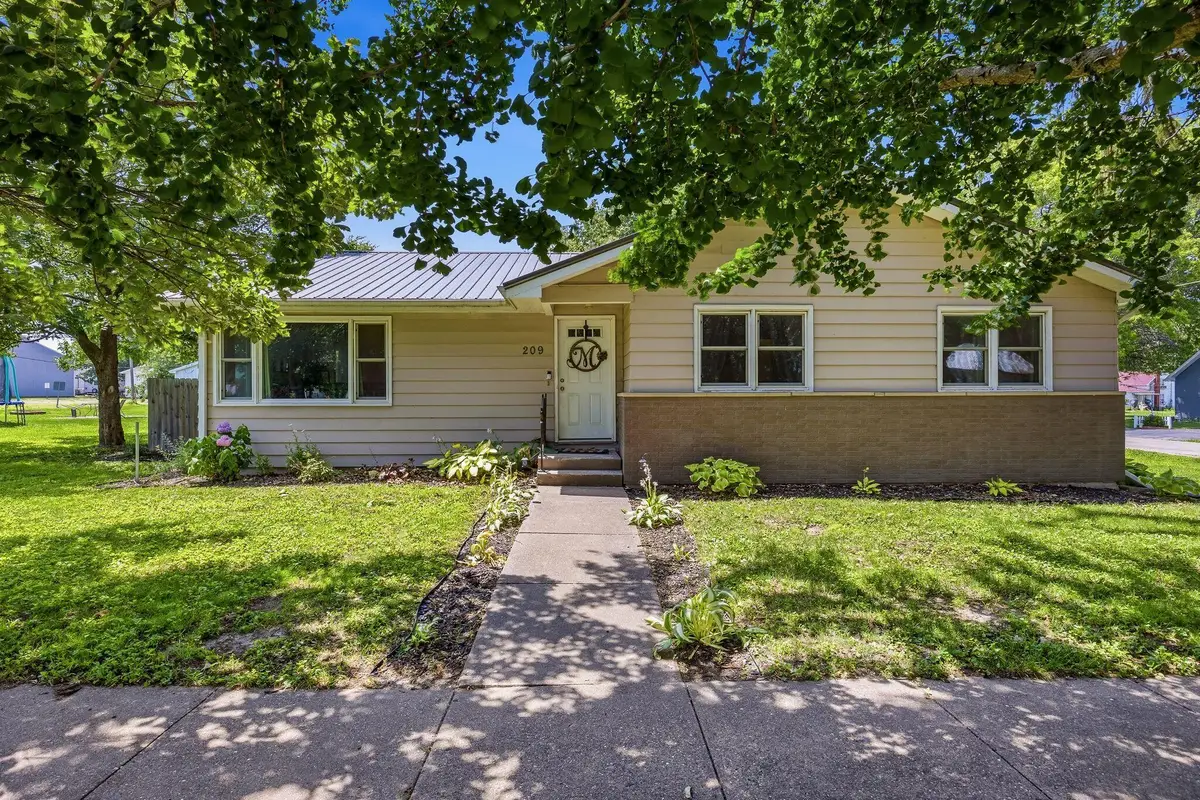 209 N Walnut St, Winfield, IA 52659 - #1