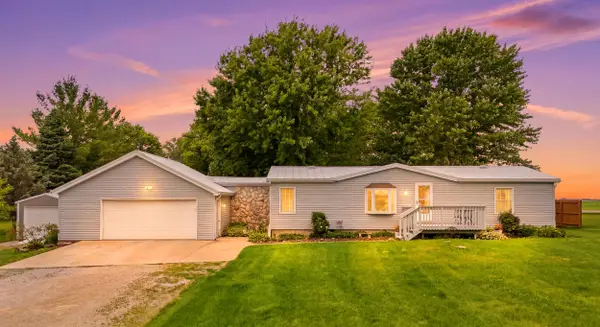 1688 Sweetland Acres, Muscatine, IA 52761