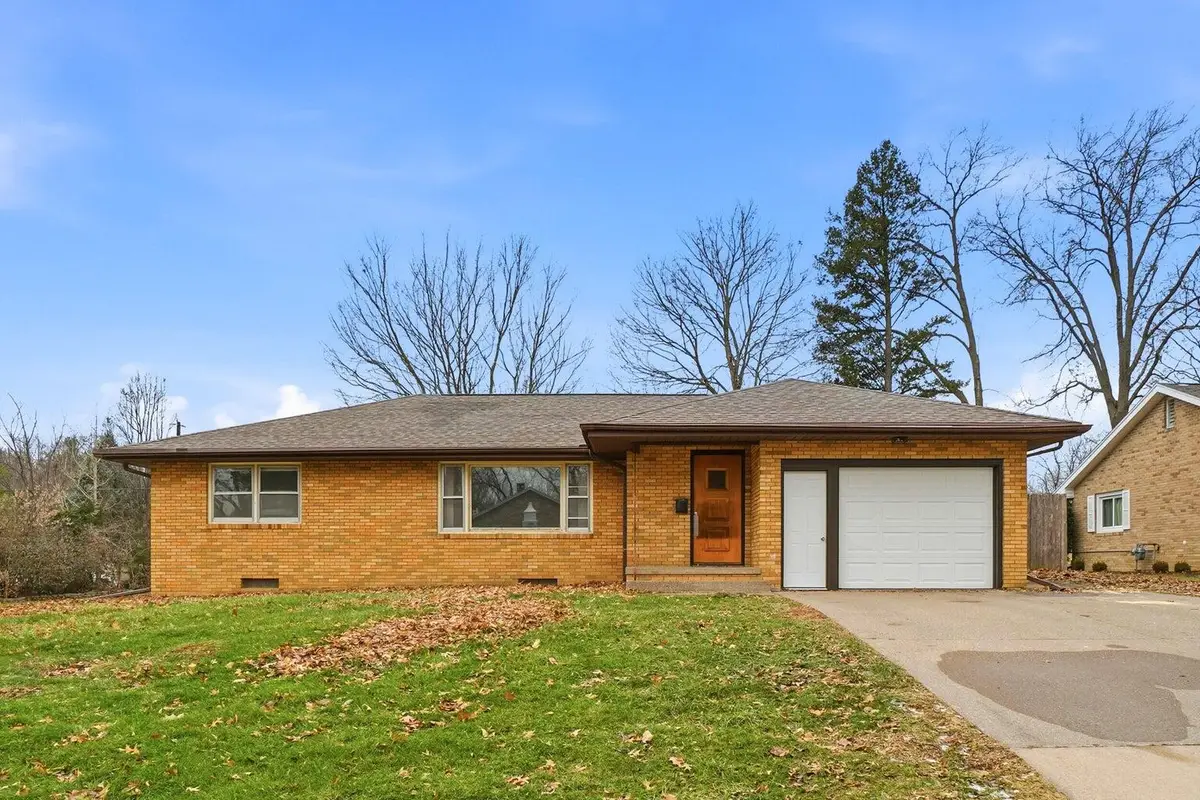 2000 Circle, Muscatine, IA 52761 - #1