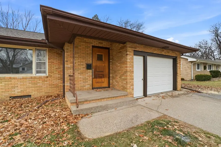 2000 Circle, Muscatine, IA 52761 - #3