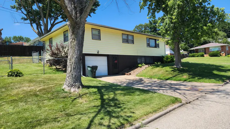 816 E 10th, Muscatine, IA 52761 - #2