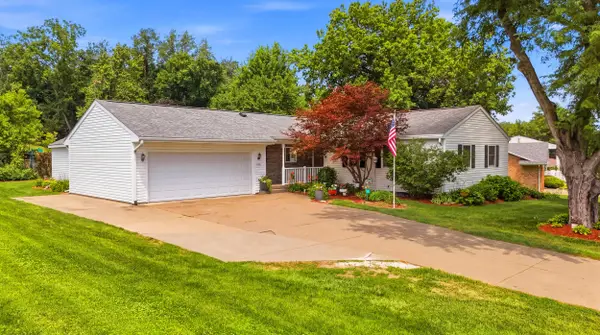 304 Myrtle Ln, Muscatine, IA 52761