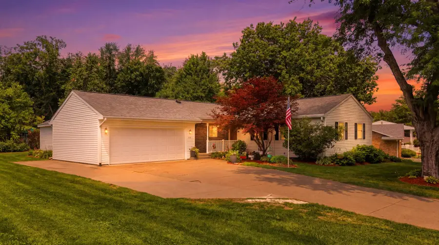 304 Myrtle Ln, Muscatine, IA 52761 - #2