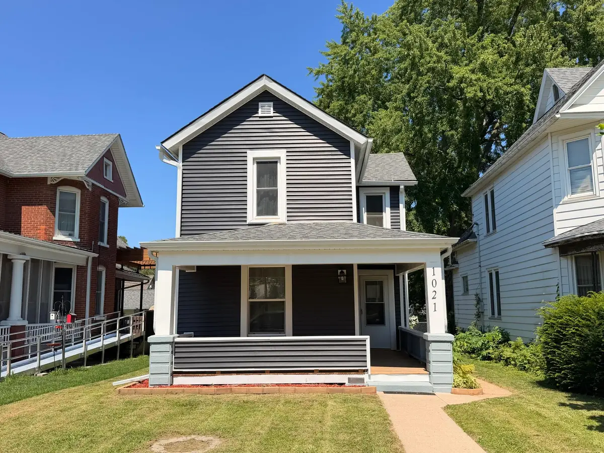 1021 Iowa Ave, Muscatine, IA 52761 - #1
