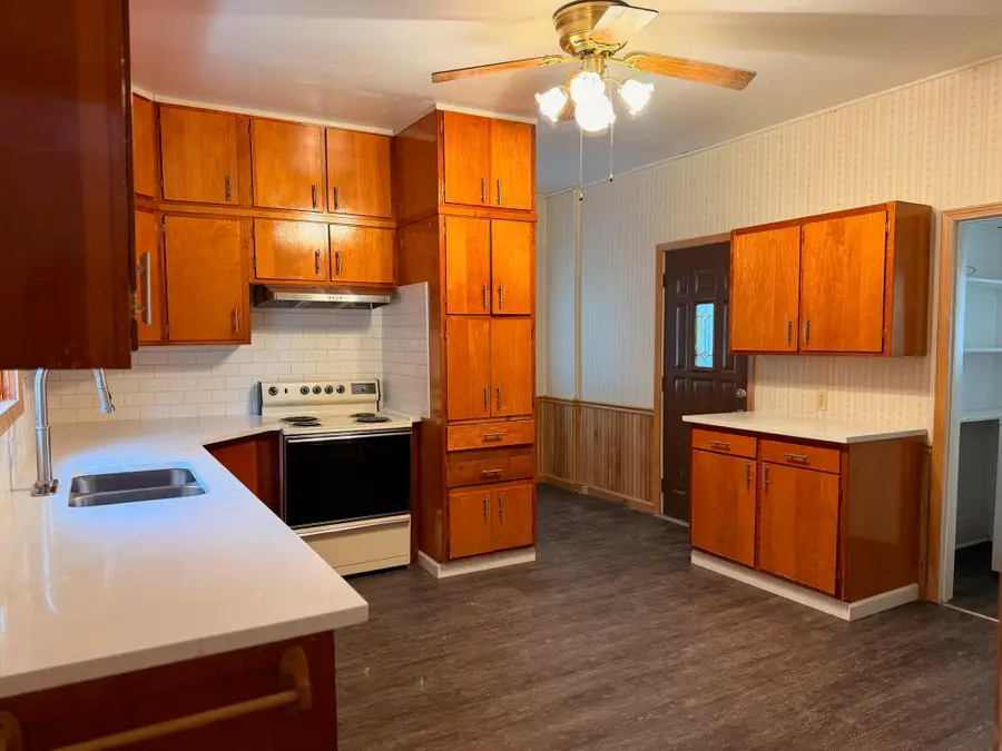 1021 Iowa Ave, Muscatine, IA 52761 - #3