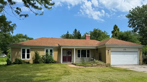 2062 Riverview Dr, Muscatine, IA 52761