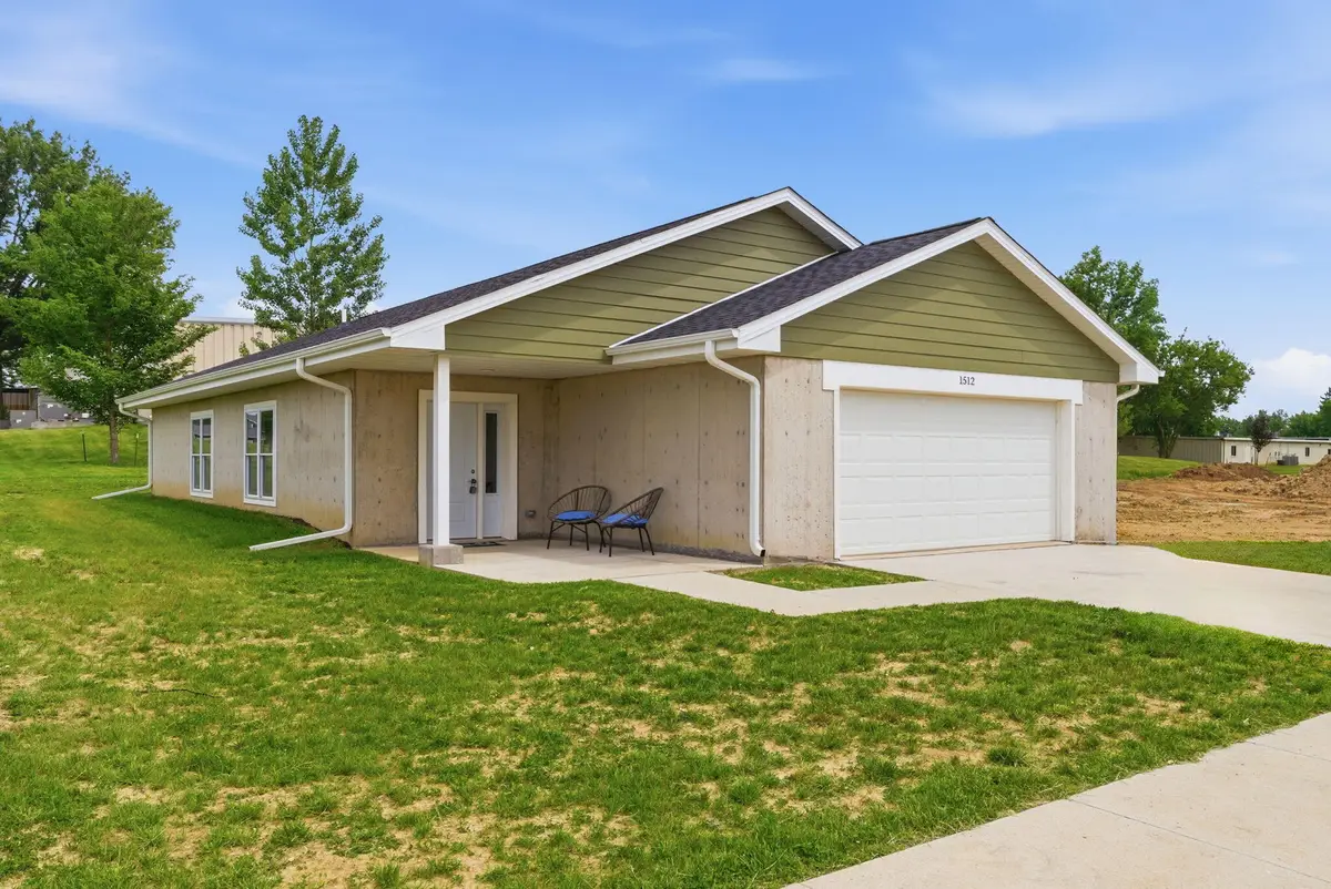 1512 Duncan Dr, Muscatine, IA 52761 - #1