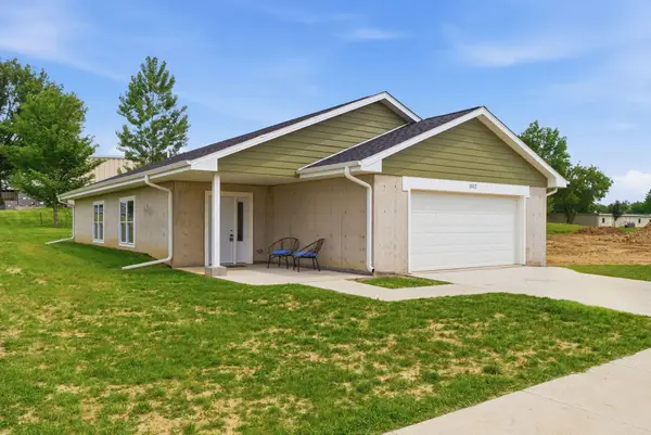 1512 Duncan Dr, Muscatine, IA 52761