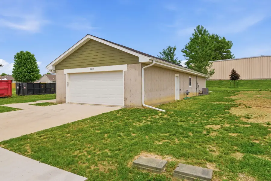 1512 Duncan Dr, Muscatine, IA 52761 - #2