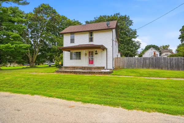 215 S Market St, Grandview, IA 52752