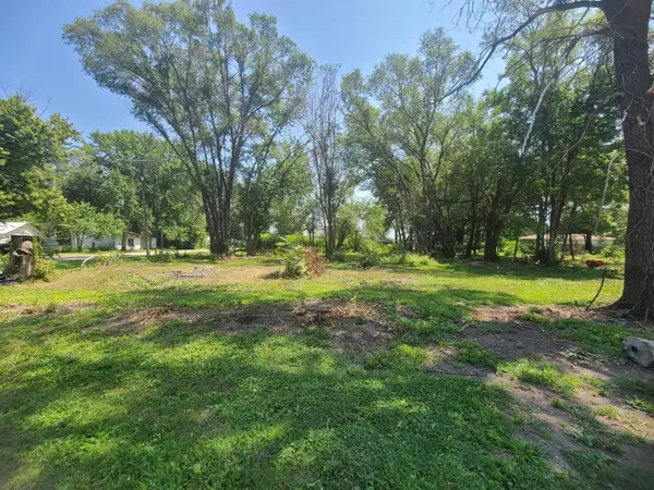 LOT ON N Market, Grandview, IA 52752