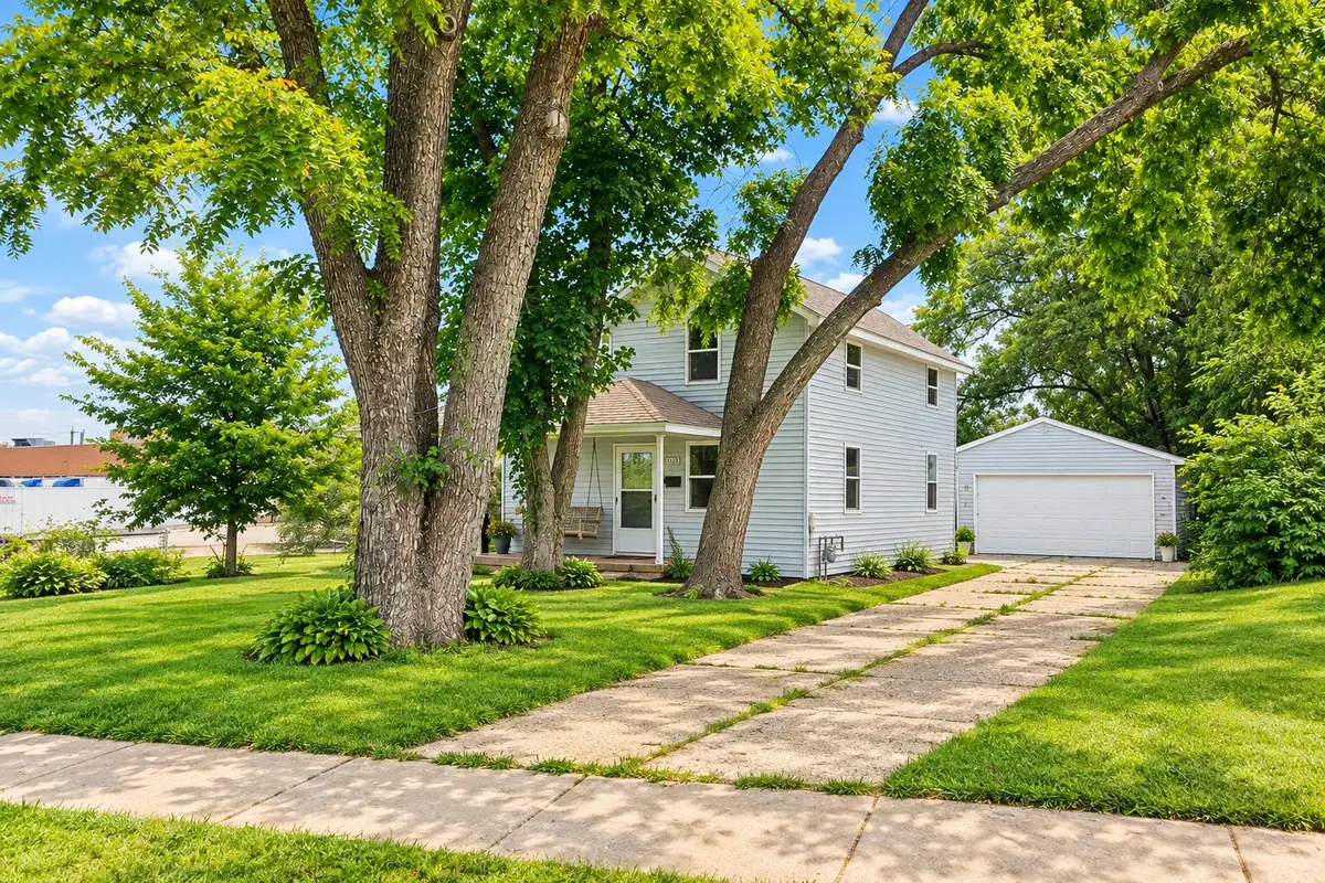 1209 Isett Ave, Muscatine, IA 52761 - #1