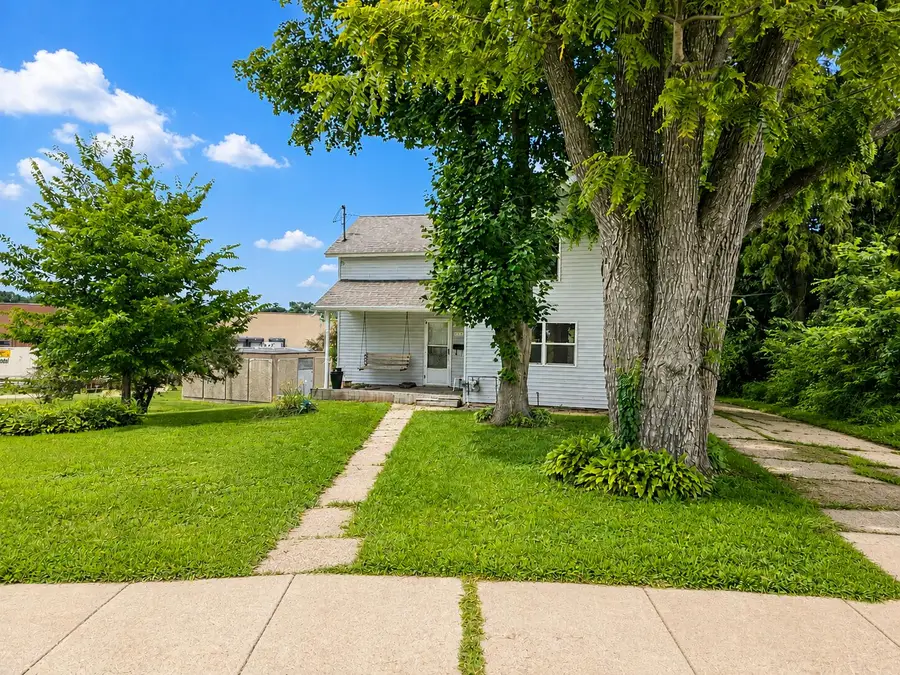 1209 Isett Ave, Muscatine, IA 52761 - #2