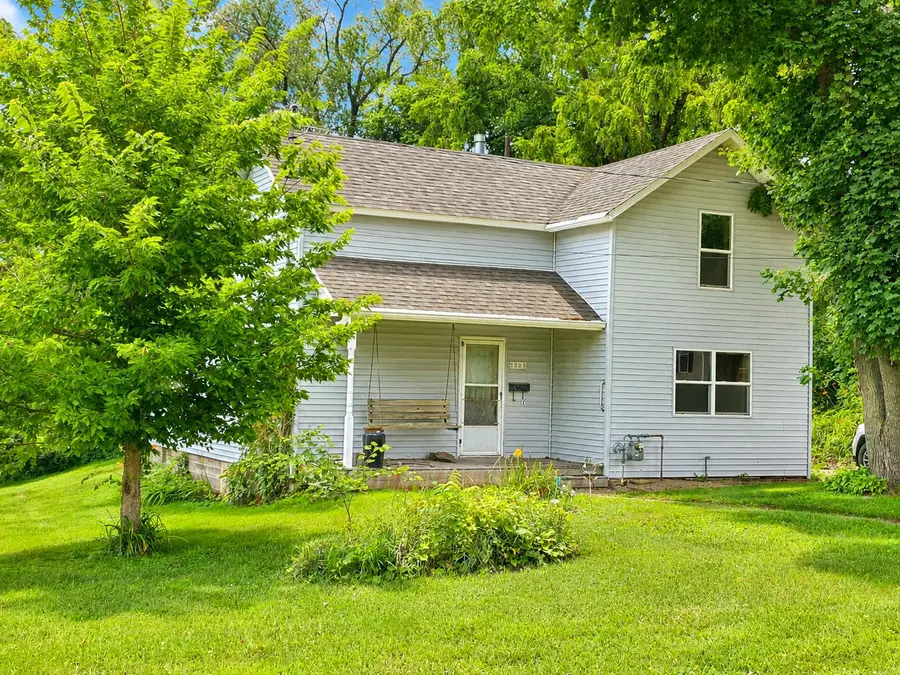 1209 Isett Ave, Muscatine, IA 52761 - #3
