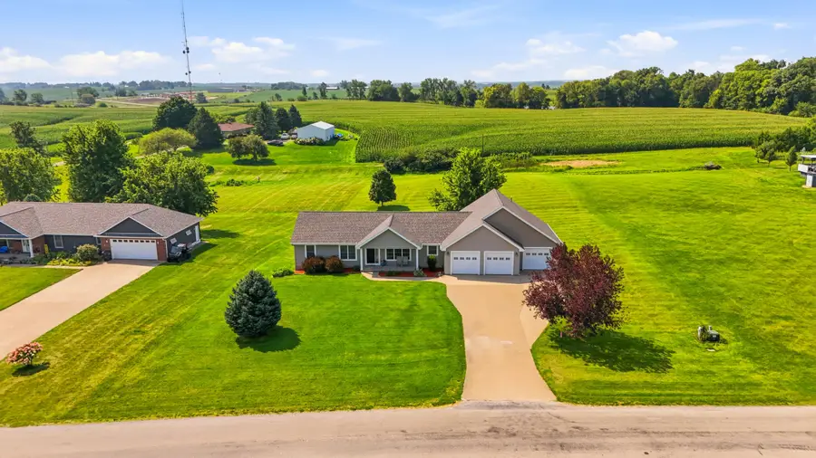 1668 Pond View Dr, Wilton, IA 52778 - #2
