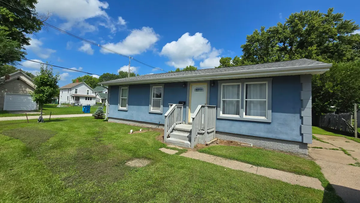 1819 Schiller, Muscatine, IA 52761 - #1